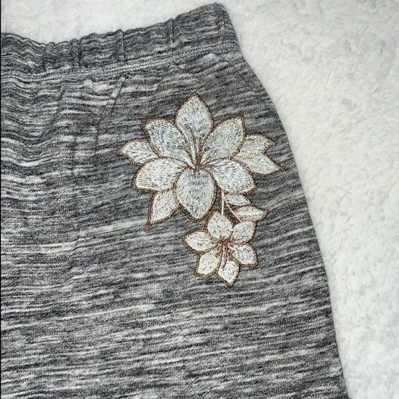 VS PINK Bling Flower Boyfriend Shorts XS - Picture 8 of 10